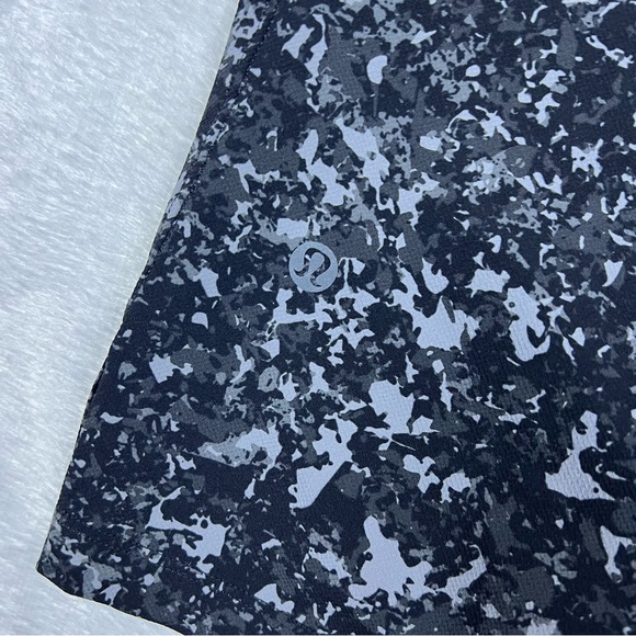 Lululemon LTT Print Shorts Large - Picture 3 of 4